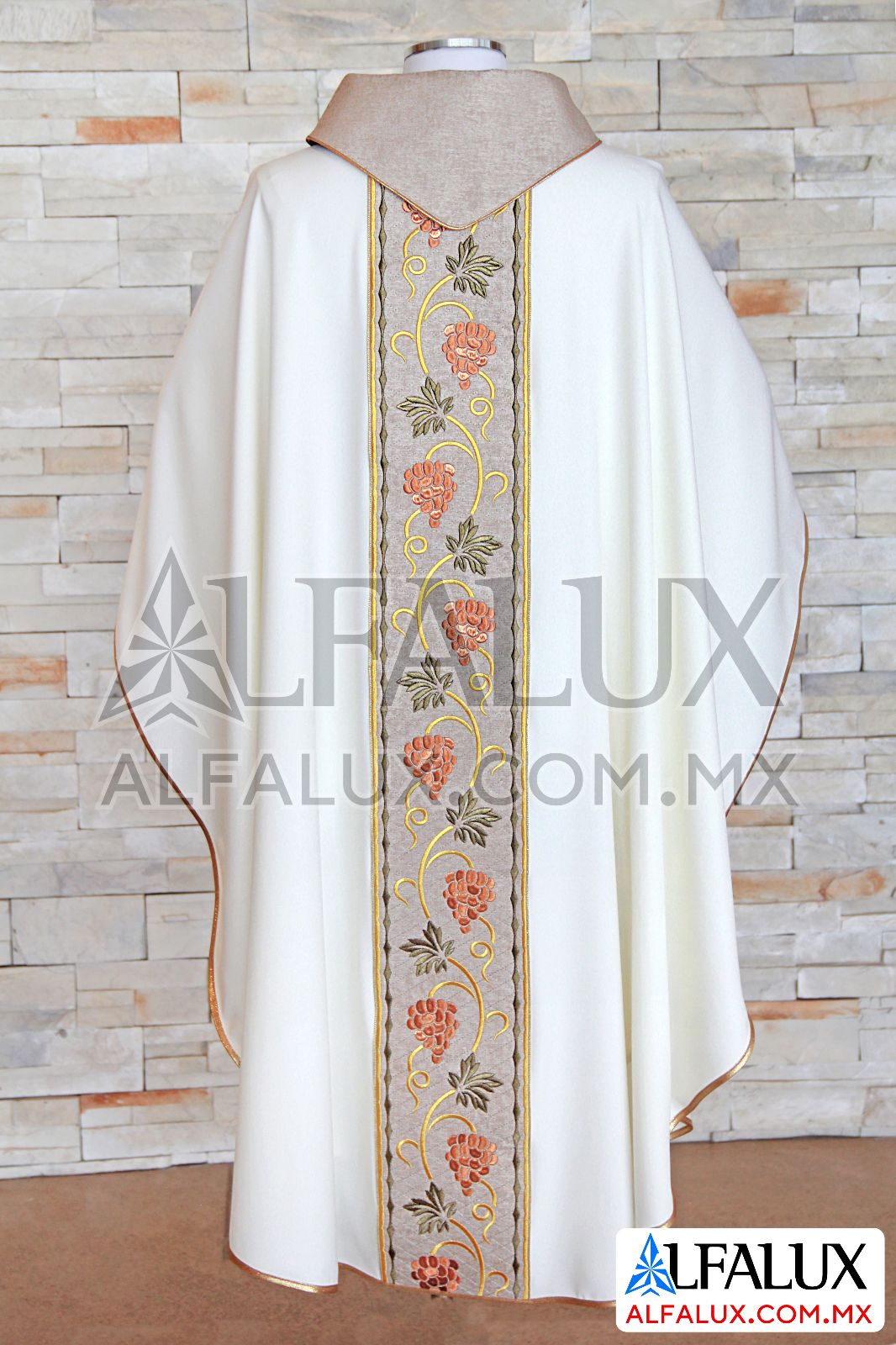 03 UVAS TIERRA Casulla Alfalux  Central Brocado Bronce Cuello Capucha Redondo 23 (2)